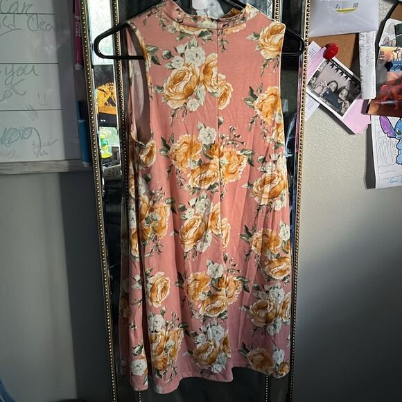 NWT Francesca's Alya Floral V-Neck shift dress size medium - Picture 2 of 4